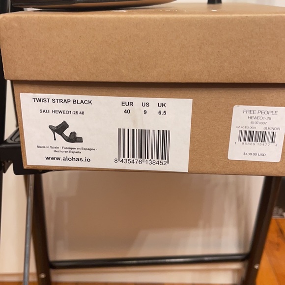 Twist strap black alohas mules size 9 (all blck) - Picture 2 of 2